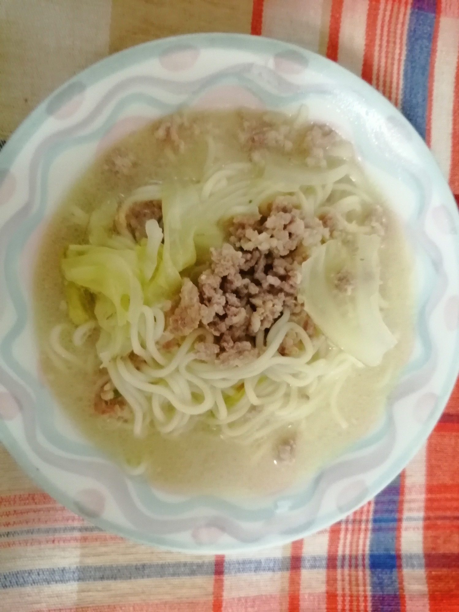 キャベツと鶏ひき肉のラーメン