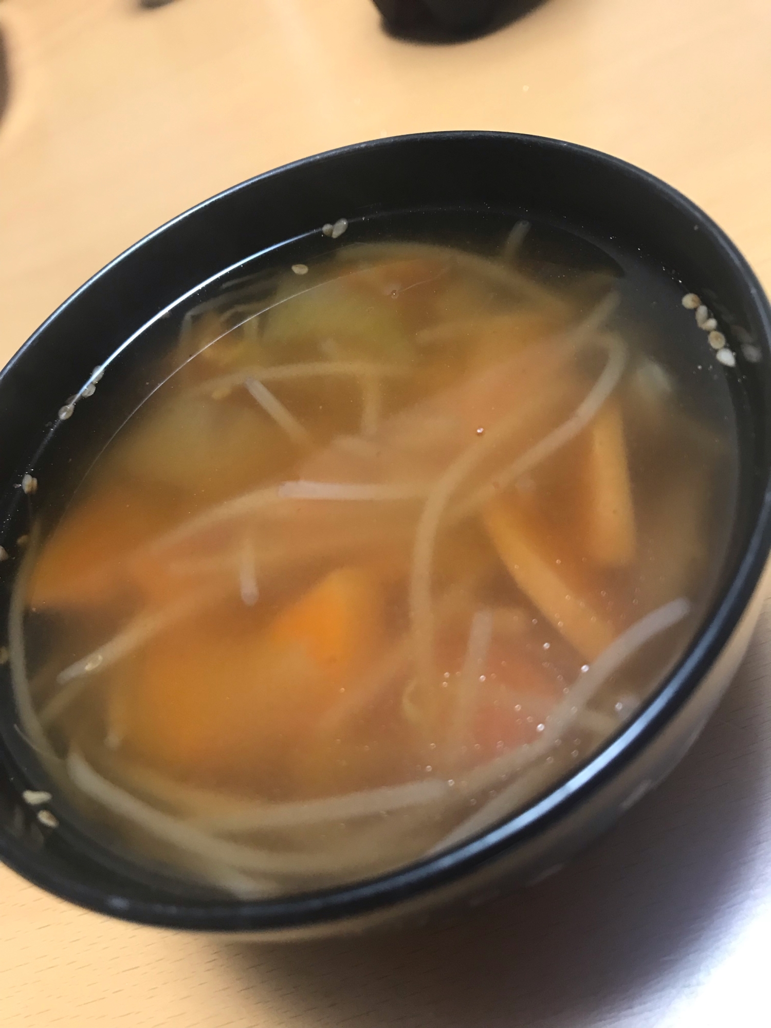 もやしが入った豆板醤スープ