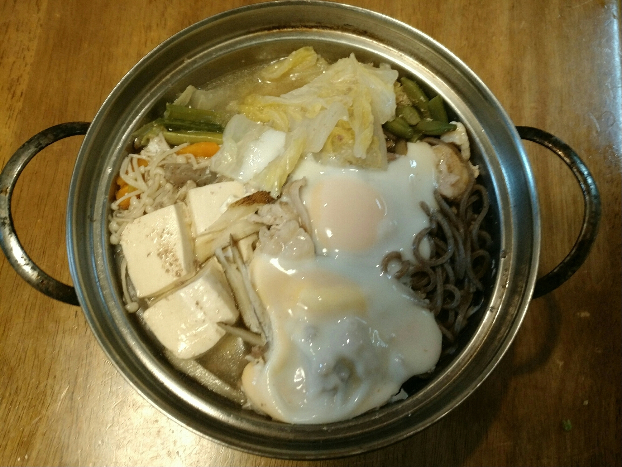 関西風あっさりお出汁で頂くボリューム満点鍋焼き蕎麦