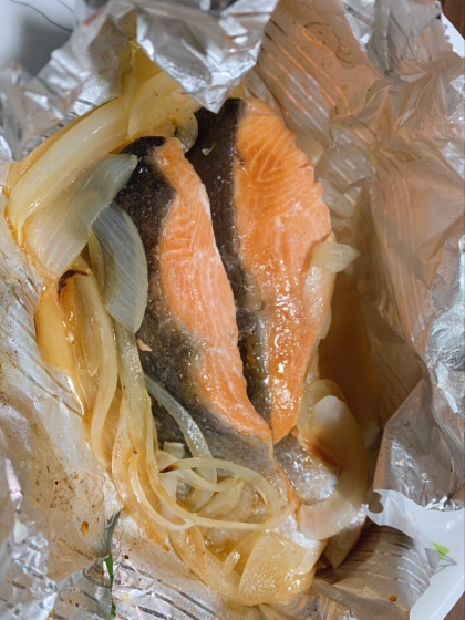 鮭の塩焼きはよく食べますが、ホイル焼き初めて作りました(*^ω^*)とっても簡単で美味しかったです！