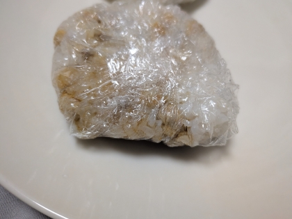 素朴♩アミエビまぶしのおにぎり