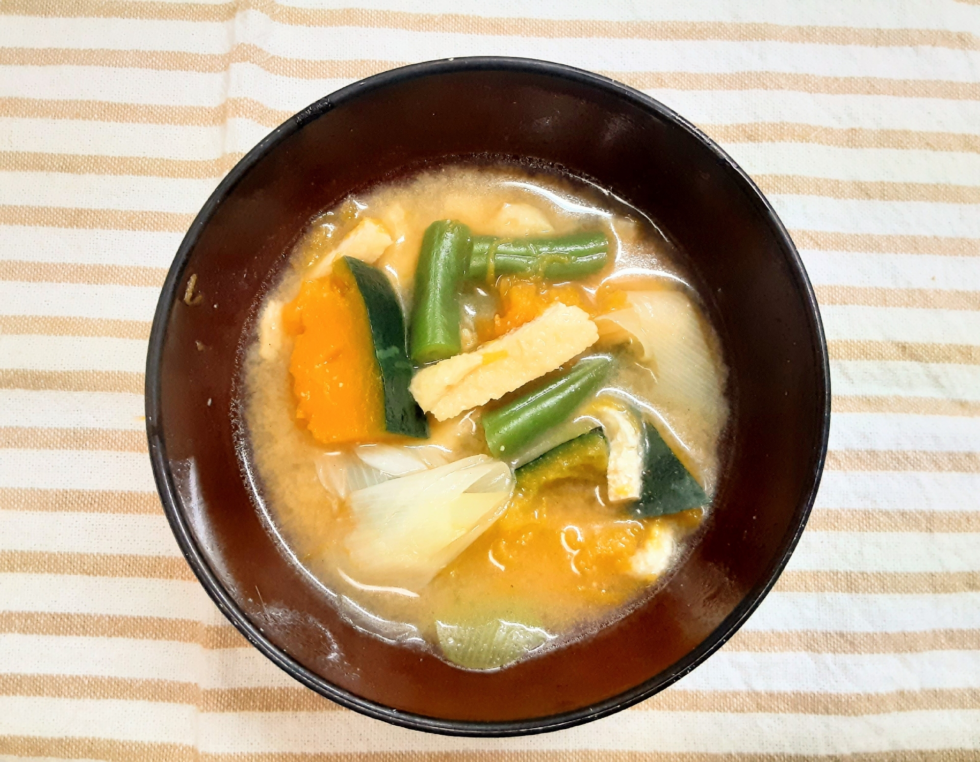 かぼちゃとインゲン豆の味噌汁