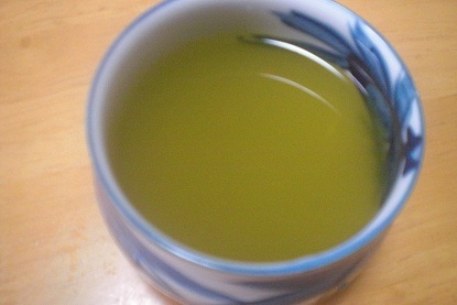 夏の塩分補給に塩緑茶ですね。
ごちそうさまです。
(*^_^*)