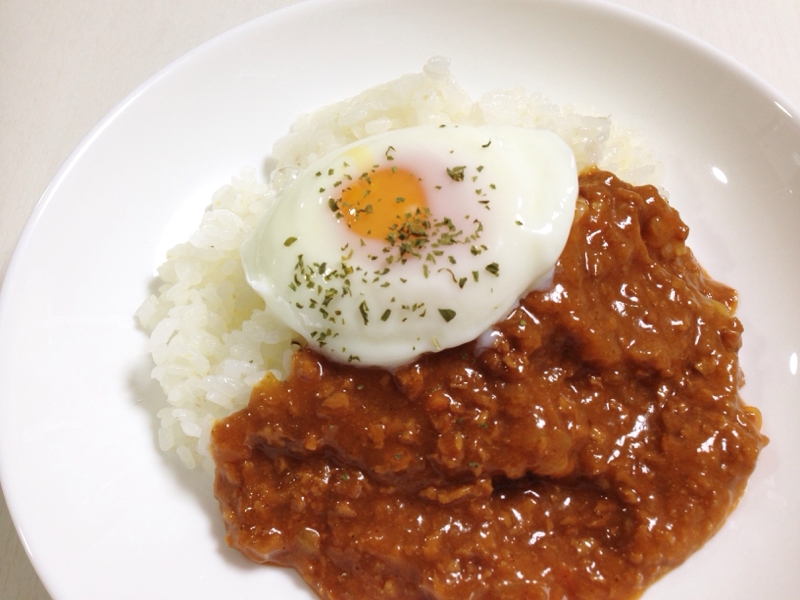 レトルトカレーで☆半熟卵のキーマカレー