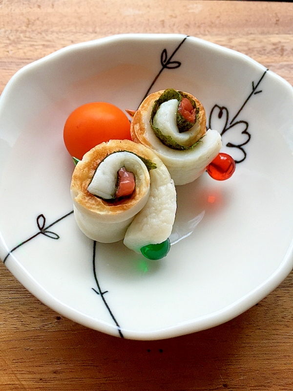 お弁当のおかず 焼き海苔と梅 ちくわのクルクル♪