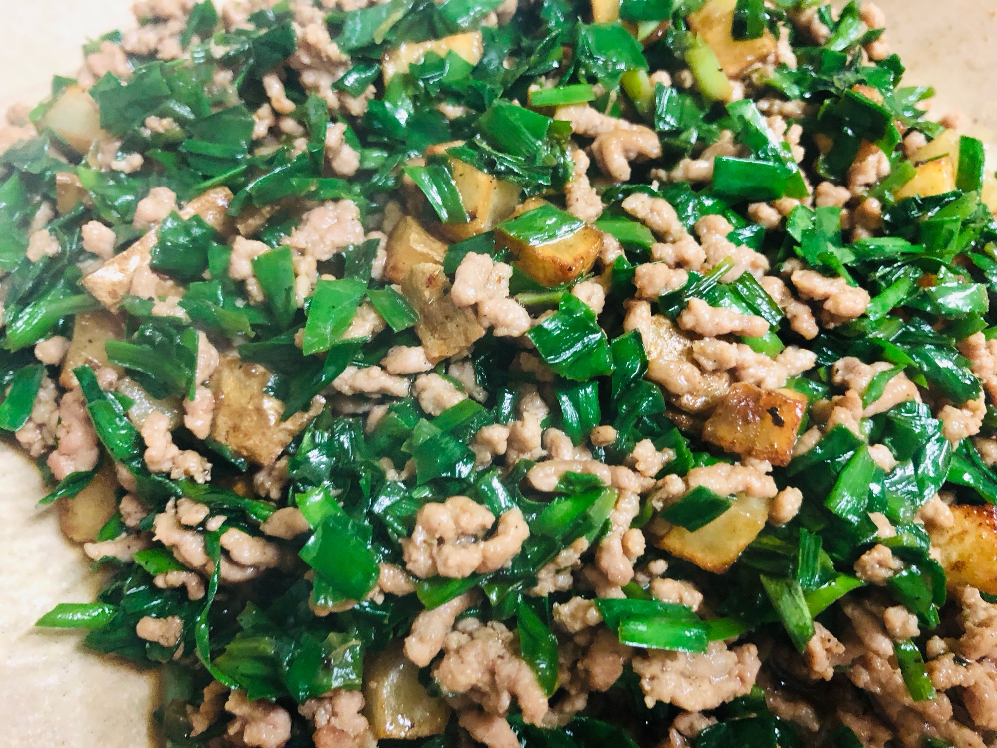 味つけ簡単♪ニラじゃがひき肉炒め
