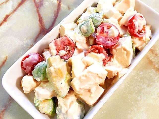 わさびでアクセント!アボカドと豆腐・トマトのサラダ