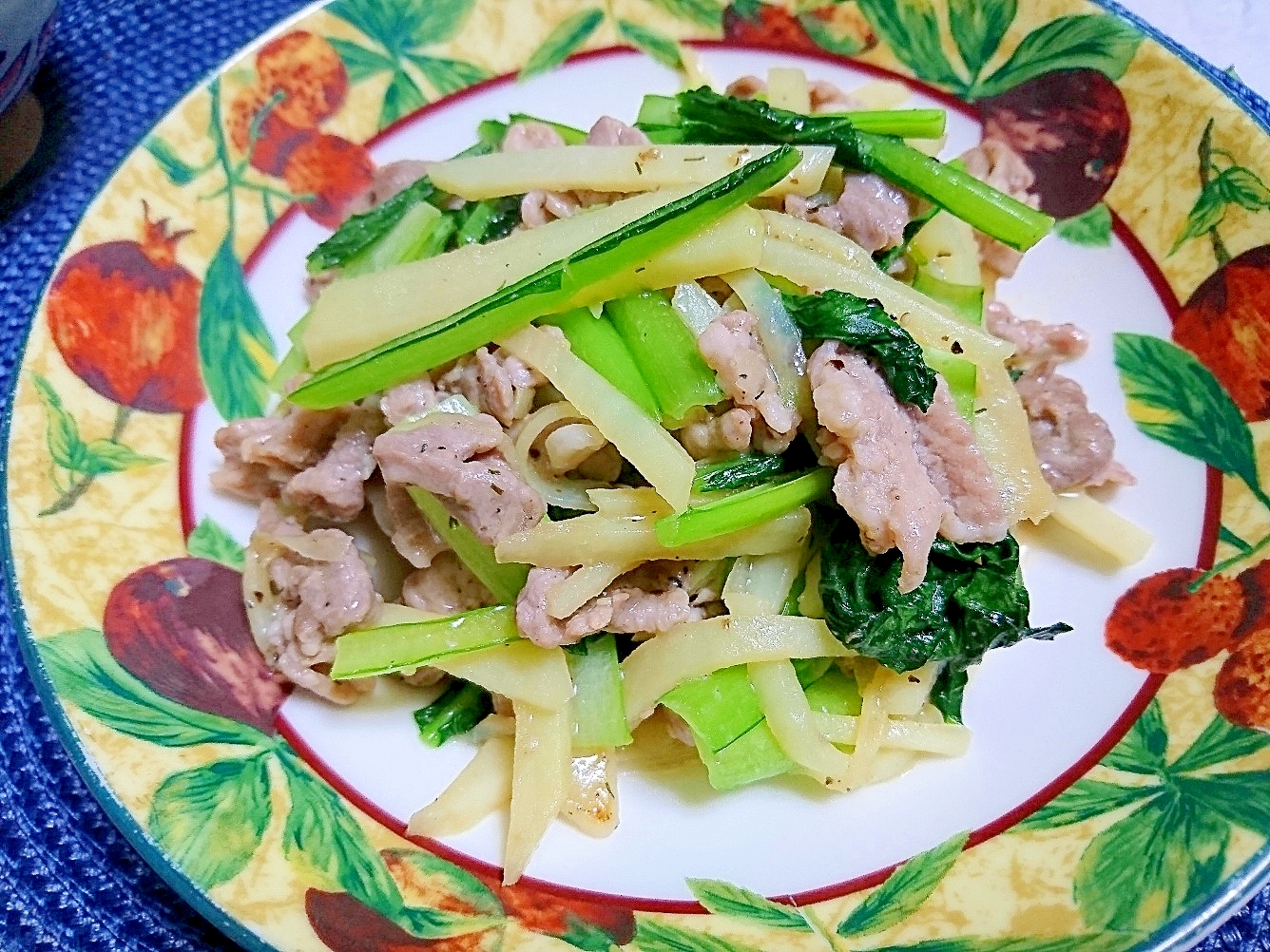 豚小間と小松菜とじゃがいもの炒め物