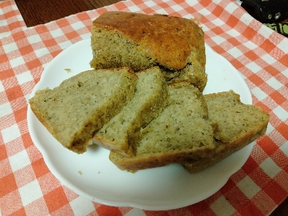 よもぎの柏餅があるんだからよもぎのケーキもあるだろうと探して見つけました。存在感が少ないかな〜!季節の風情、満喫しました〜!