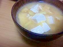 豆腐と油揚げと生姜の味噌汁＊