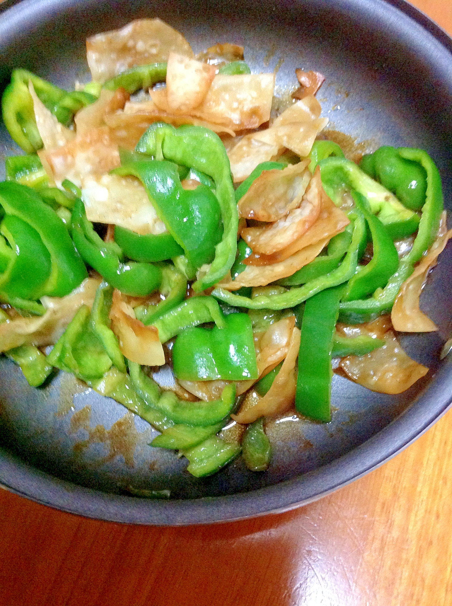 餃子の皮とピーマンぽん酢炒め