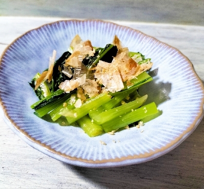 きょうはこちら♬小松菜があったので早速作ってみました(*´ｪ`*)美味しい胡麻おかか和え出来ました♡素敵レシピ感謝❦こちら今夜はひんやり涼しいです✨よい夜を♡
