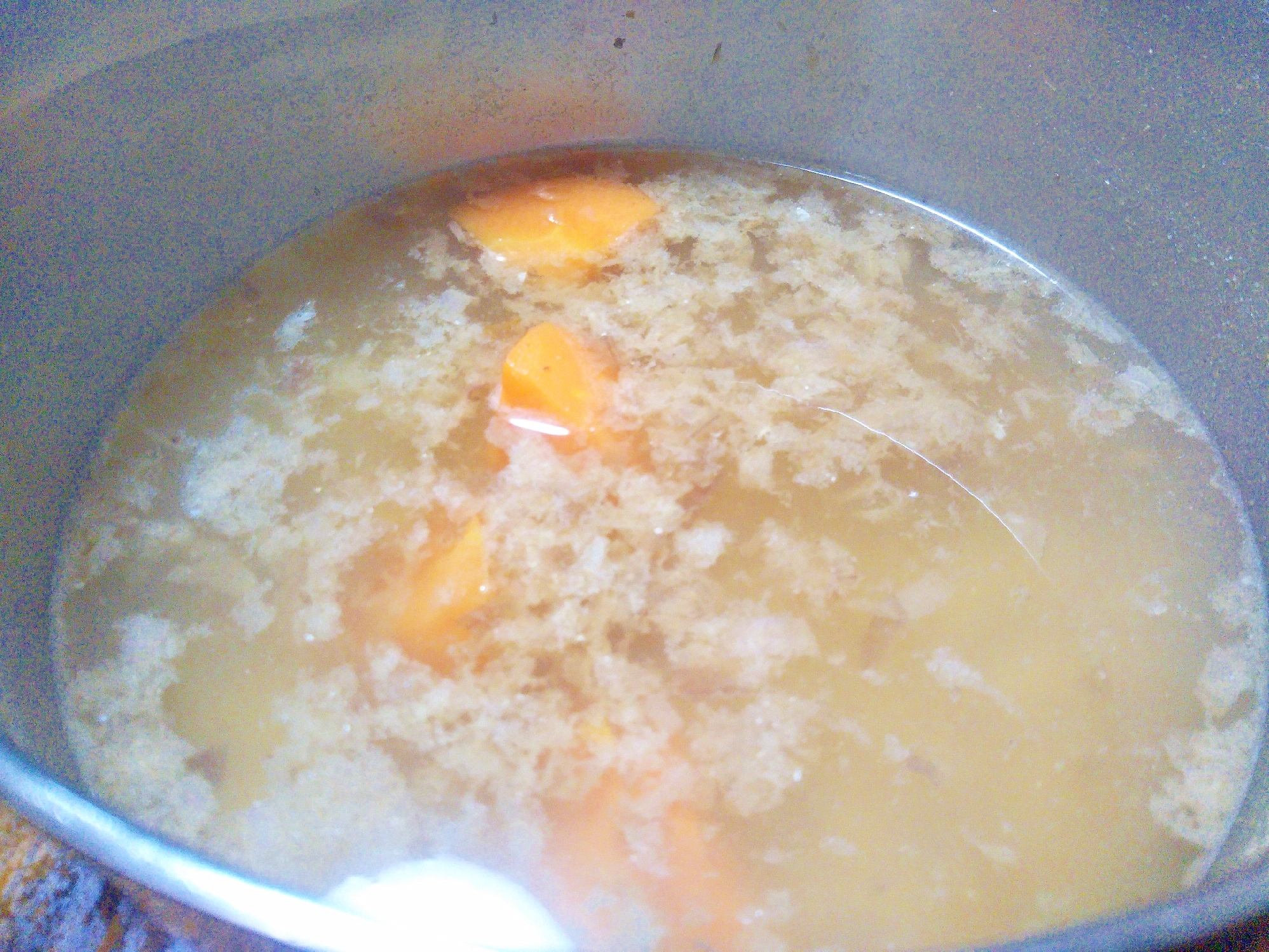 人参と鰹節のコンソメ味噌スープ