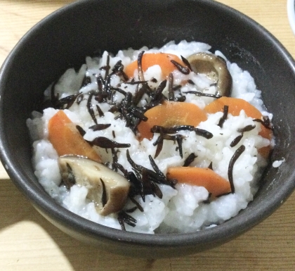 余ったひじきの煮物で…ピリ辛ひじき混ぜご飯♡