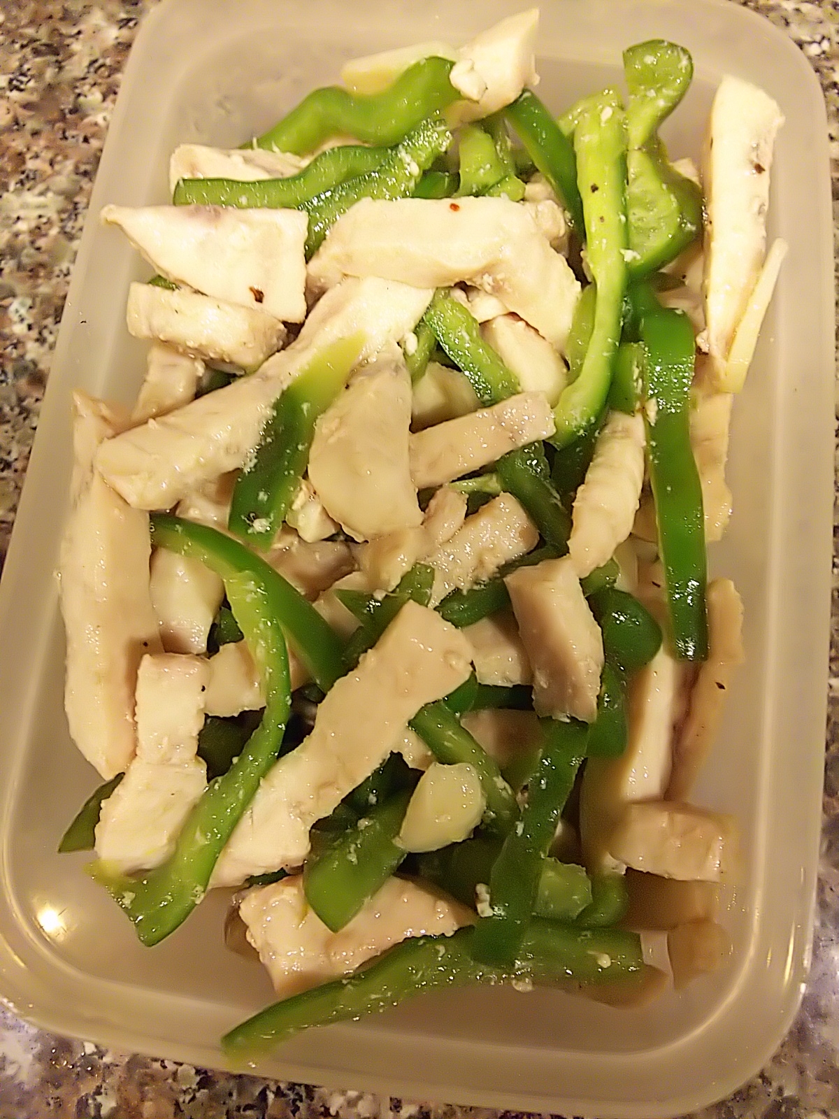 カジキマグロとピーマンのバター醤油風味