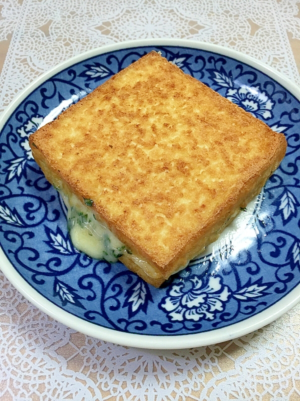 中からチーズがとろ〜り！な焼き厚揚げ♪