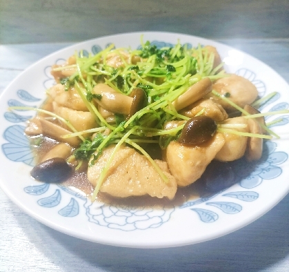 ご飯が進む♡こく旨♡鶏むね肉と豆苗のバター醤油炒め