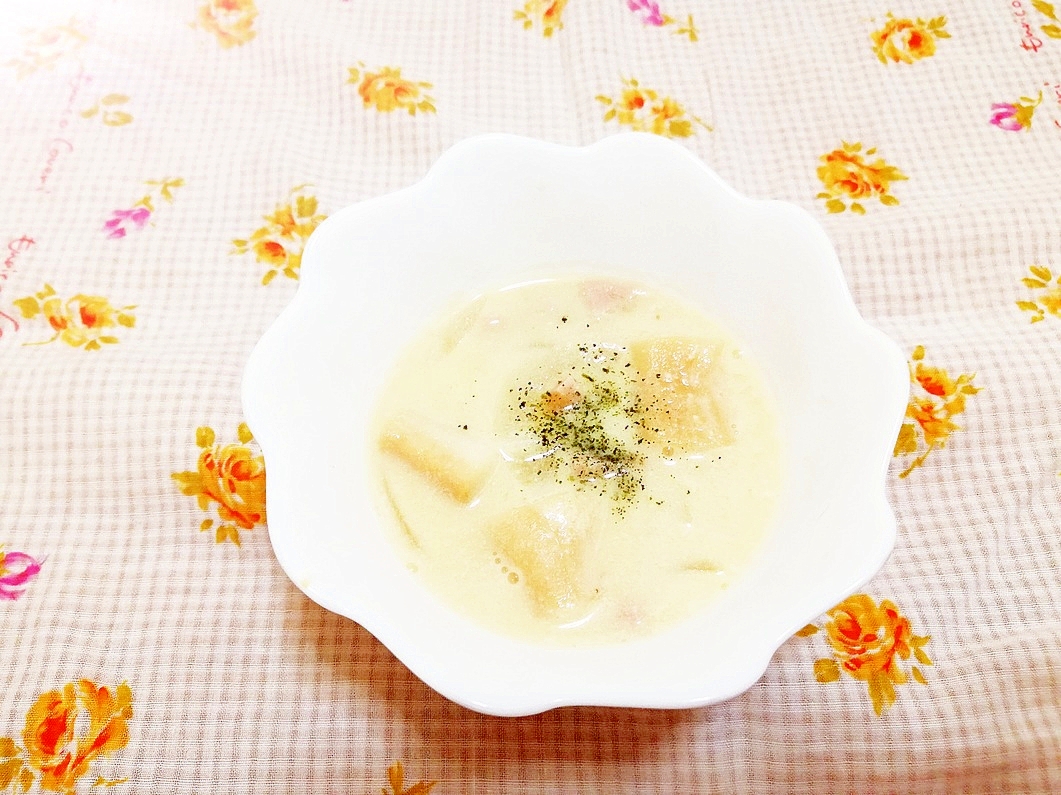 玉葱と麩の豆乳スープ