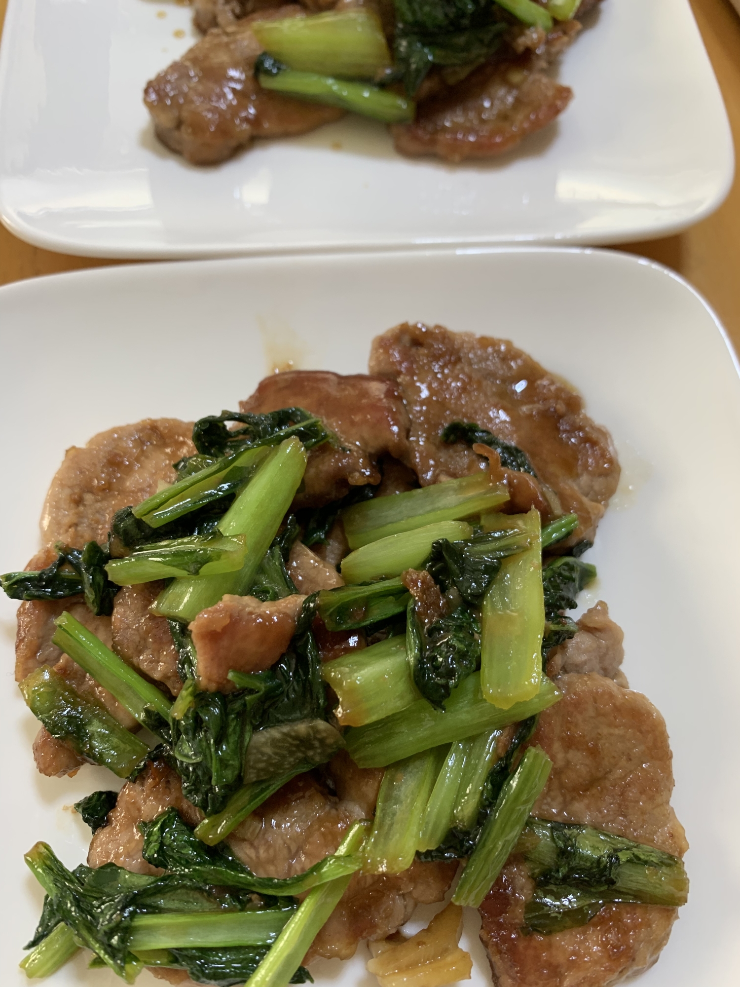 豚ヒレ肉と小松菜のニンニク醤油炒め