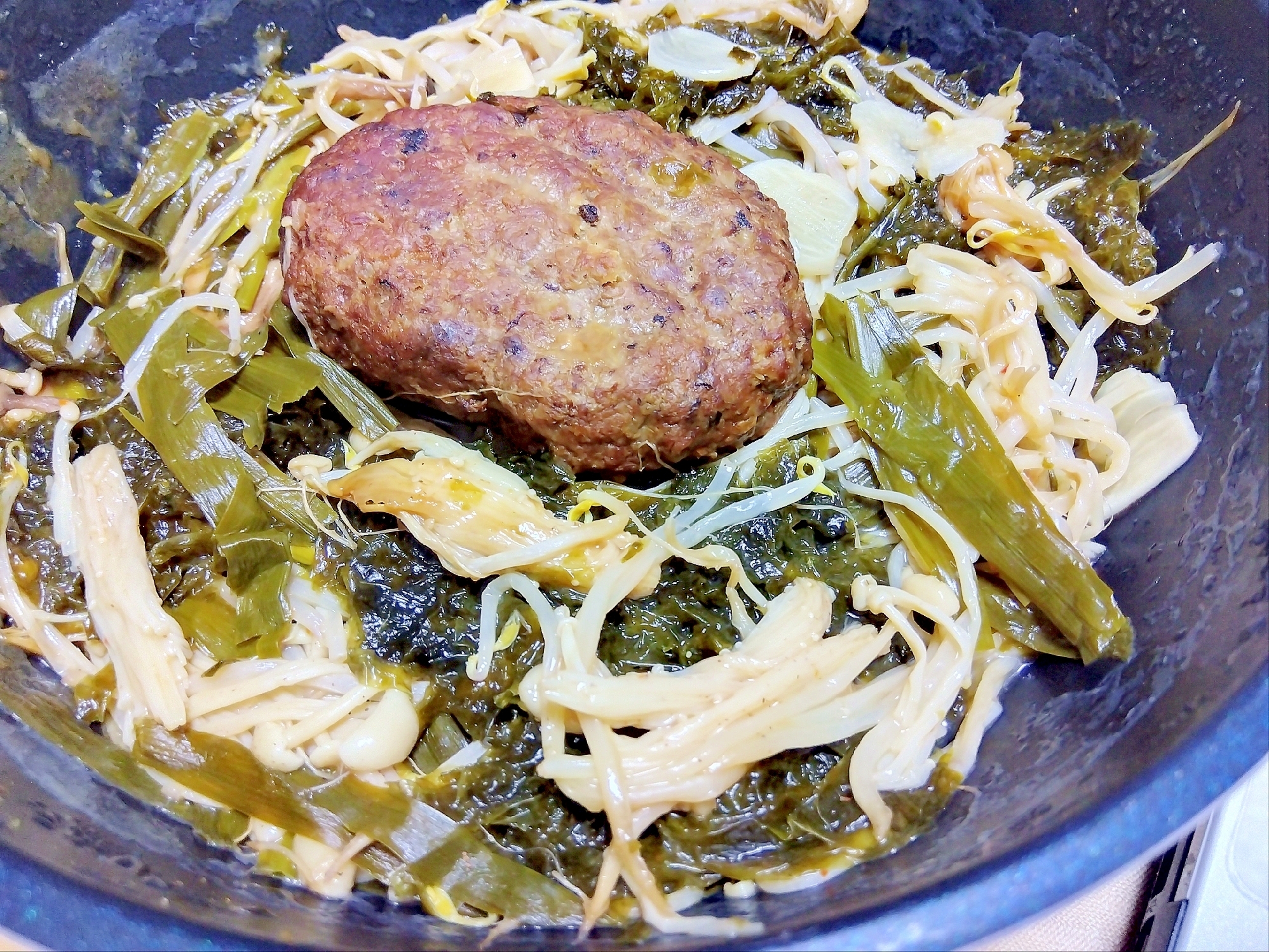 ニラえのきモヤシあおさハンバーグ蒸し煮