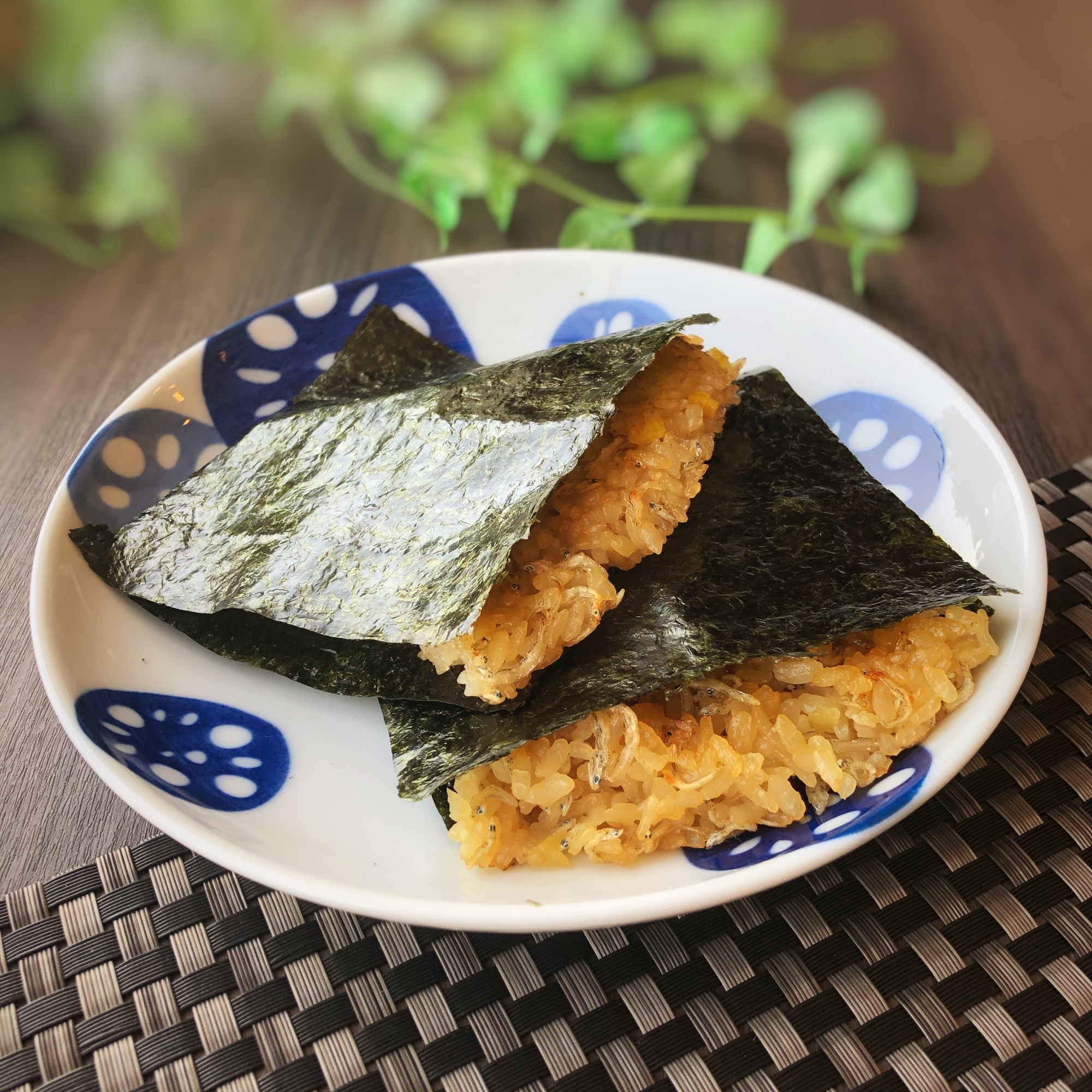 じゃことたくあんの海苔サンドご飯