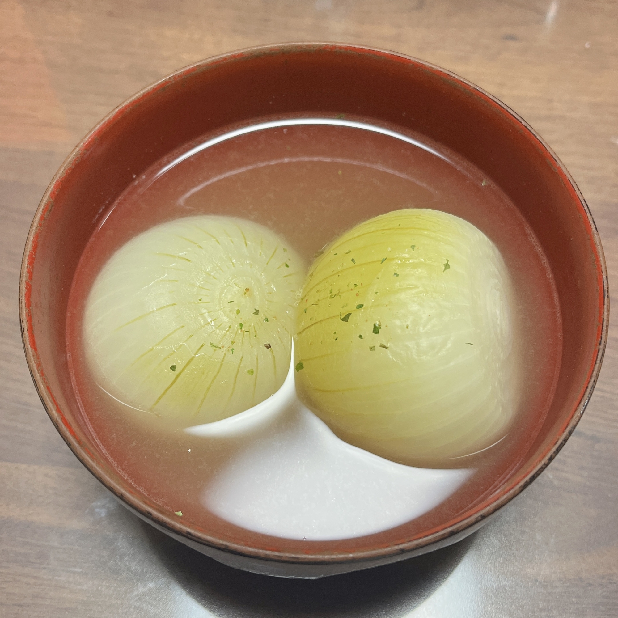 丸ごと玉ねぎのスープ