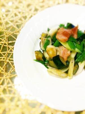 葉玉ねぎ4＊葉付き新玉ねぎとナスとベーコンの塩炒め