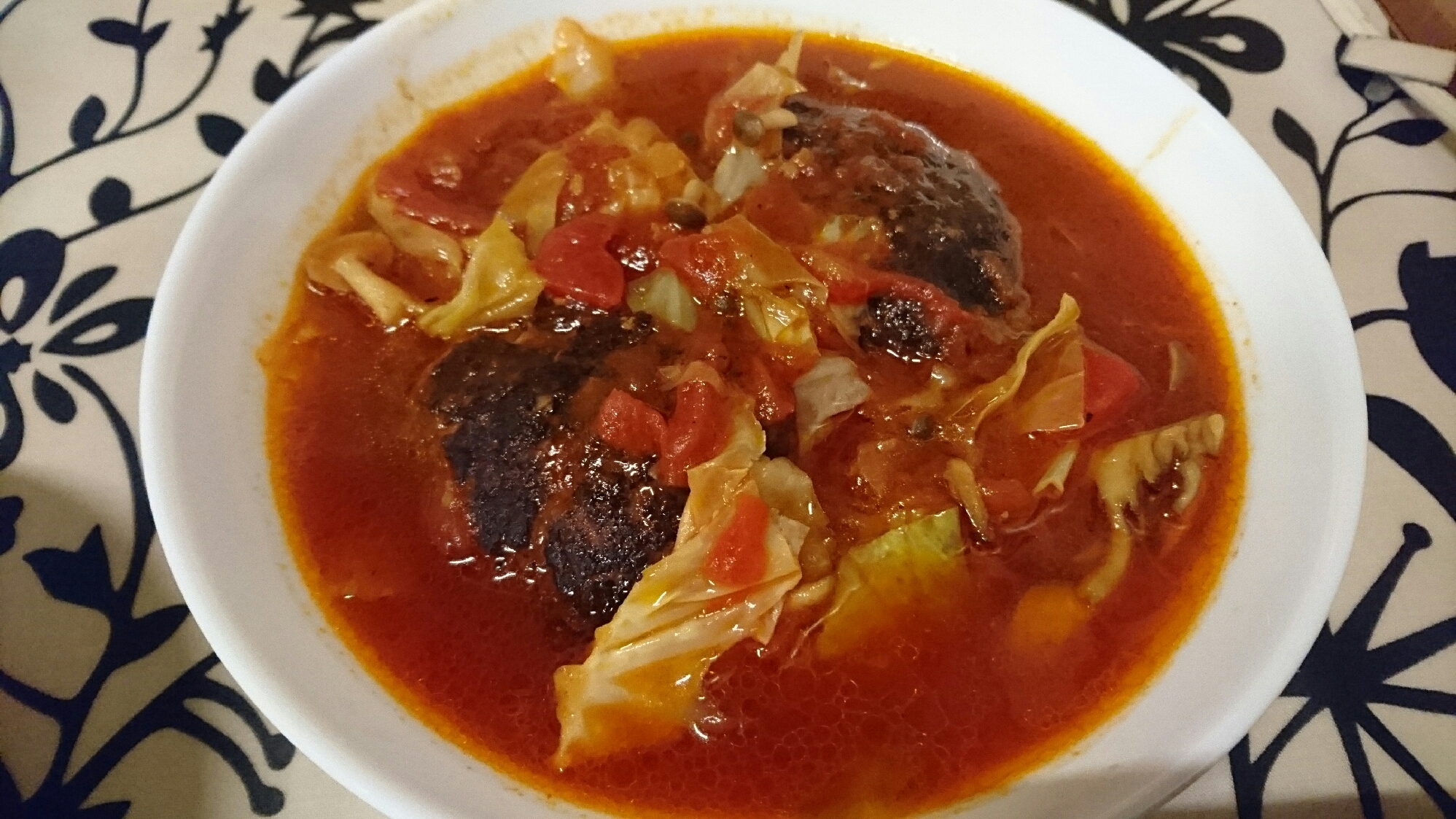 スープ仕立て！熱々トマト煮込みハンバーグ
