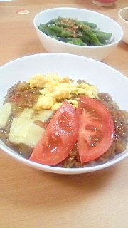 トッピングが楽しいキーマカレー