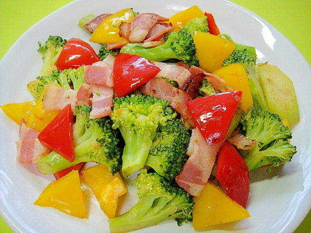 ブロッコリーとパプリカベーコンのダシダ炒め レシピ 作り方 By Mint74 楽天レシピ