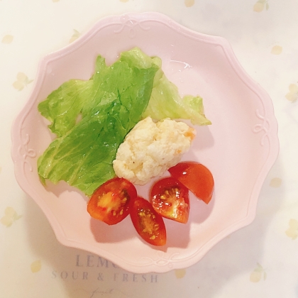トマト入りのポテトサラダ