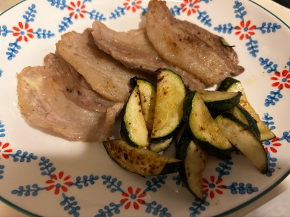ズッキーニがポテトみたいな食感でとっても美味しかったです！コスパも良いですね。