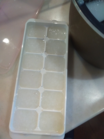 初めての離乳食作りでしたが、簡単にできました！
製氷皿で冷凍して作り置きしておきます！