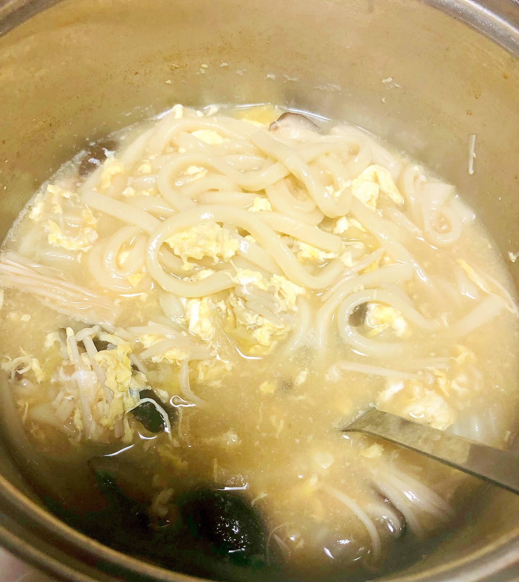 味噌汁リメイク　うどんの卵とじ