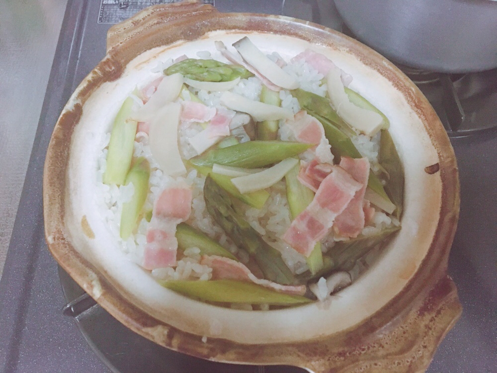 アスパラベーコンの土鍋ご飯