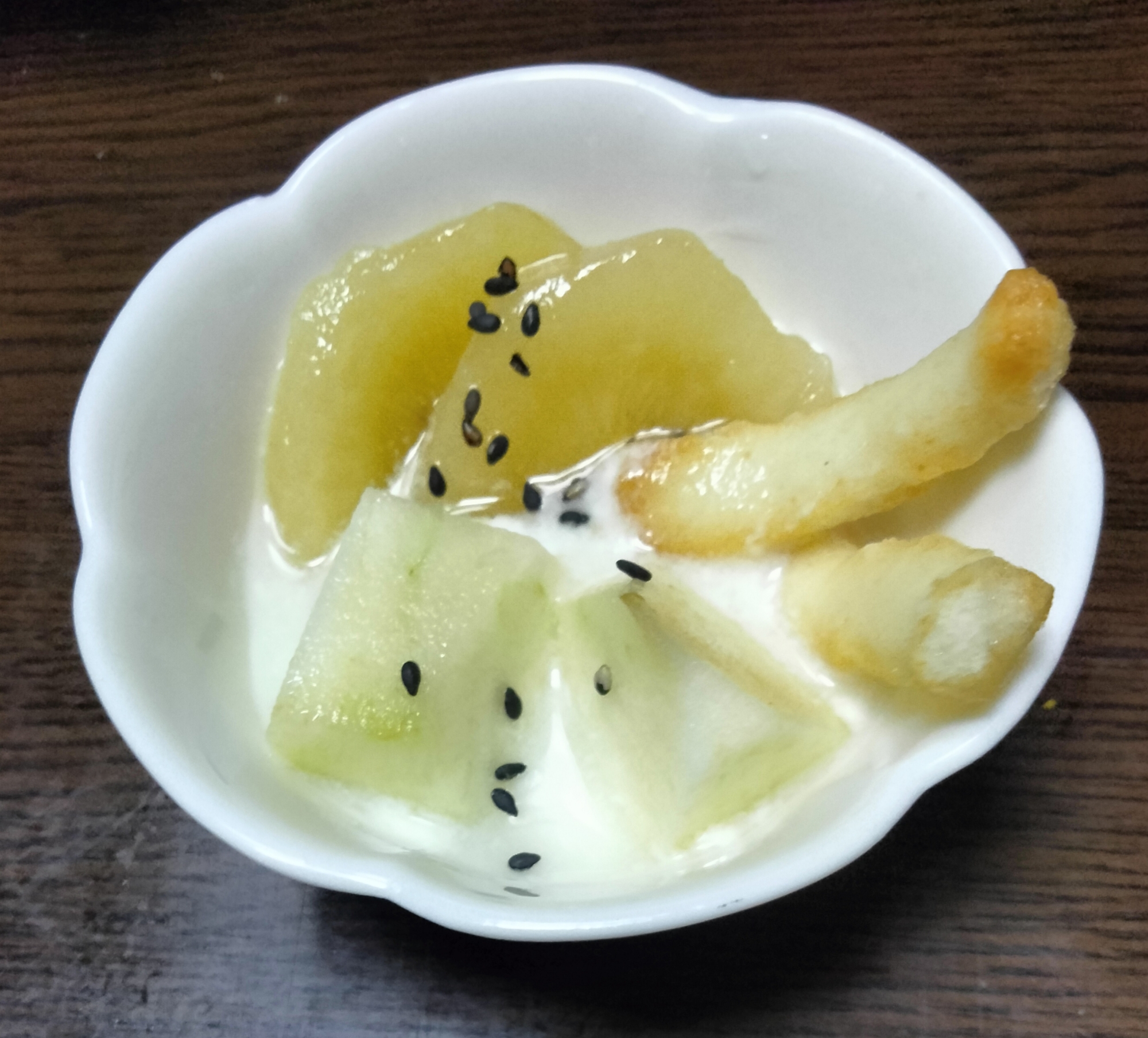 今日のヨーグルト♡メロンキウイ&マヨあられ