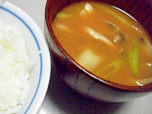 白ネギとしめじのお味噌汁 レシピ 作り方 By すぴかか 楽天レシピ 白ネギとしめじのお味噌汁 レシピ 作り方 By すぴかか 楽天レシピ