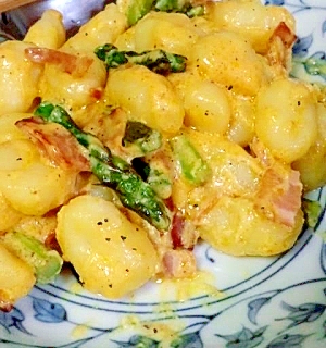 カルボナーラソースでニョッキ