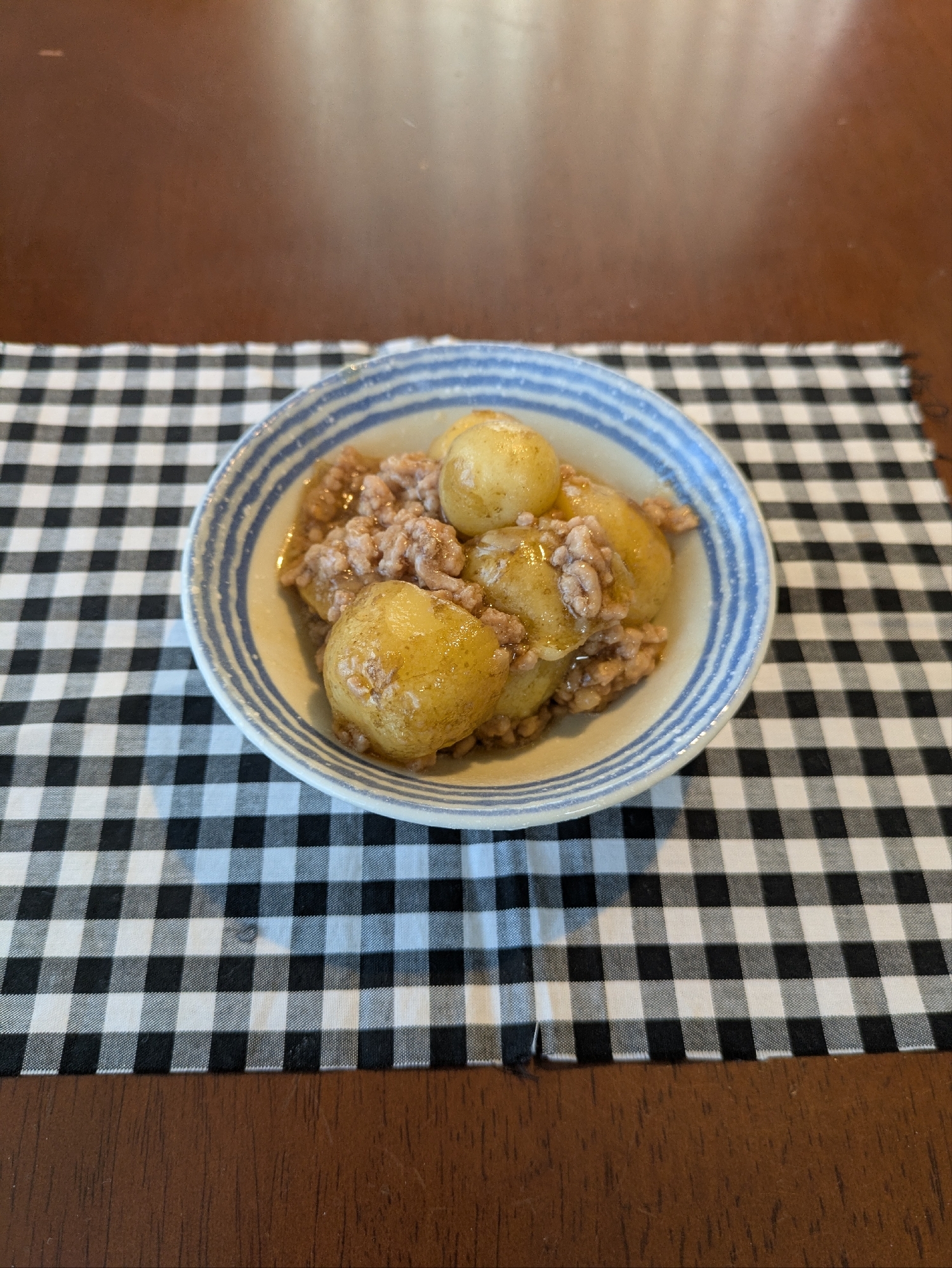 新じゃがとミンチ肉