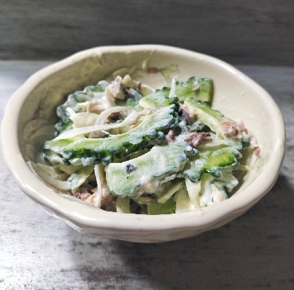 きょうはこちら♬私ちょっとクセのある食材の方が好きなんですがゴーヤの生とか最高❣ゴーヤの苦さが旨味になってめっちゃ美味(*´艸｀*)素敵レシピ感謝♡