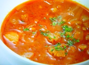 豆とトマトのスープ