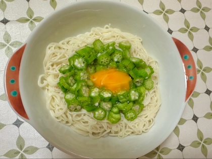 卵とオクラのぶっかけそうめん