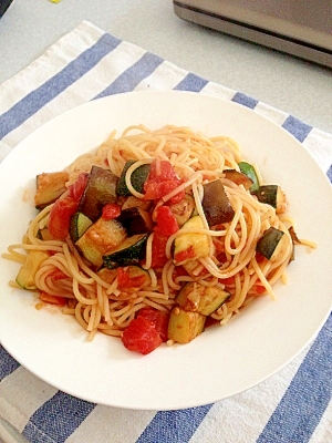 茄子とズッキーニのアラビアータ風トマトパスタ♪