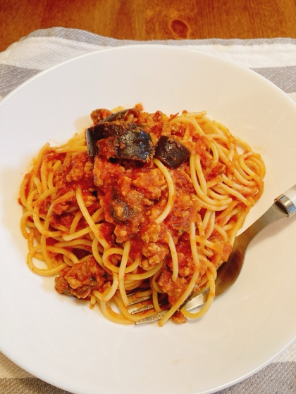 我が家の定番!!鶏肉と茄子のトマトソースパスタ