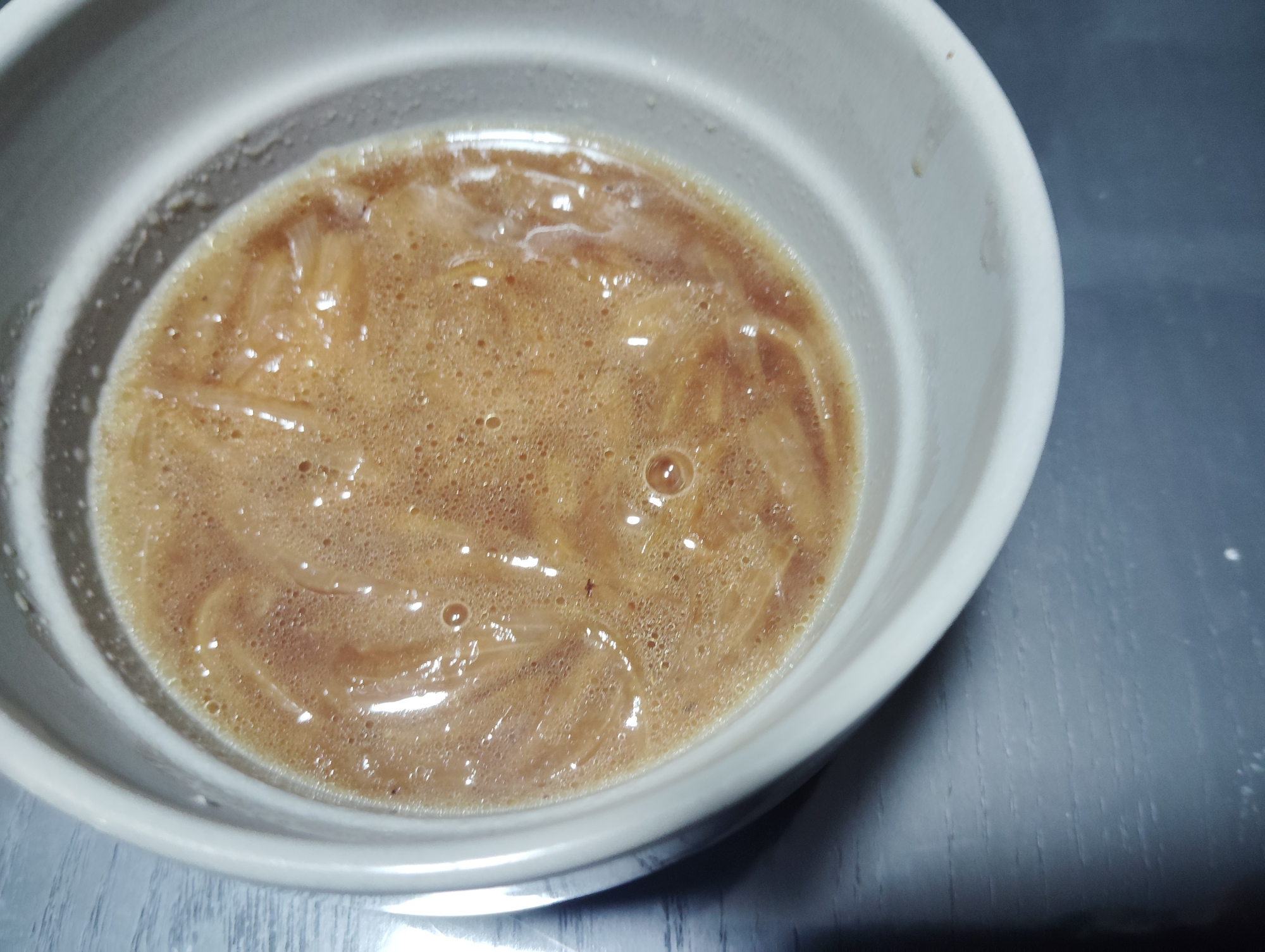 玉ねぎの甘さ引き立つ！オニオンスープ