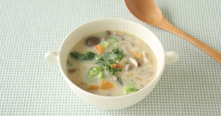 「たっぷりきのこと野菜の豆乳クリーミースープ」レシピ