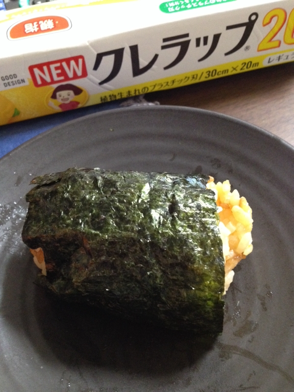 炊き込みご飯のバター醤油おにぎり