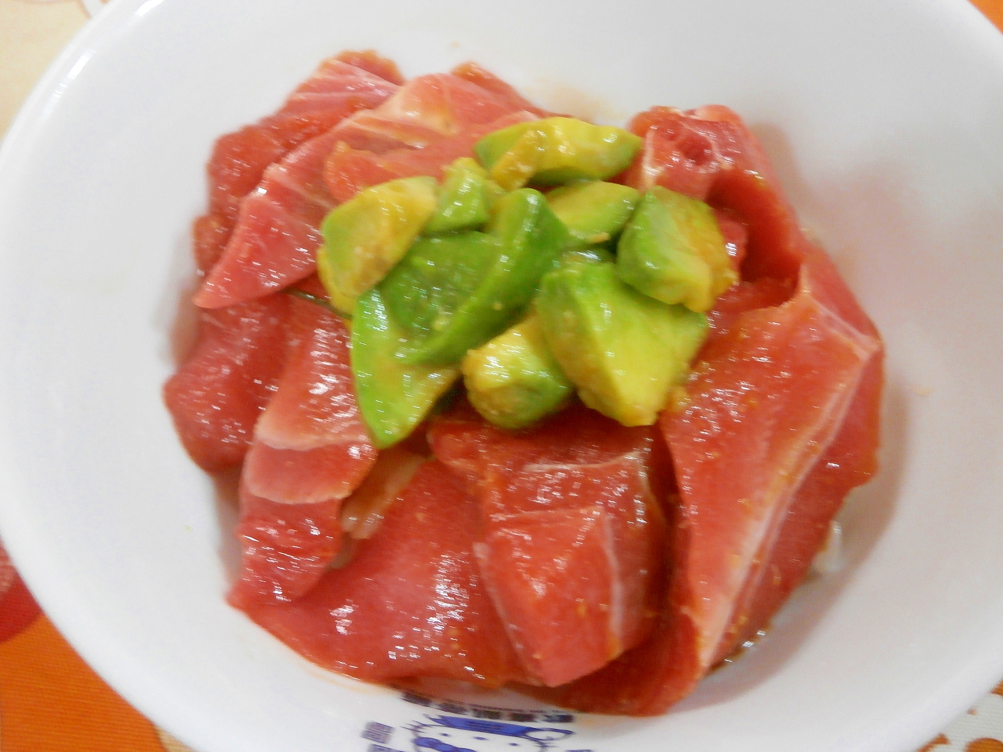 アボカドまぐろ丼