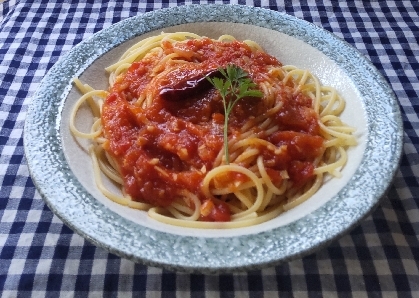 カプリチョーザ風☆トマトとにんにくのスパゲティ