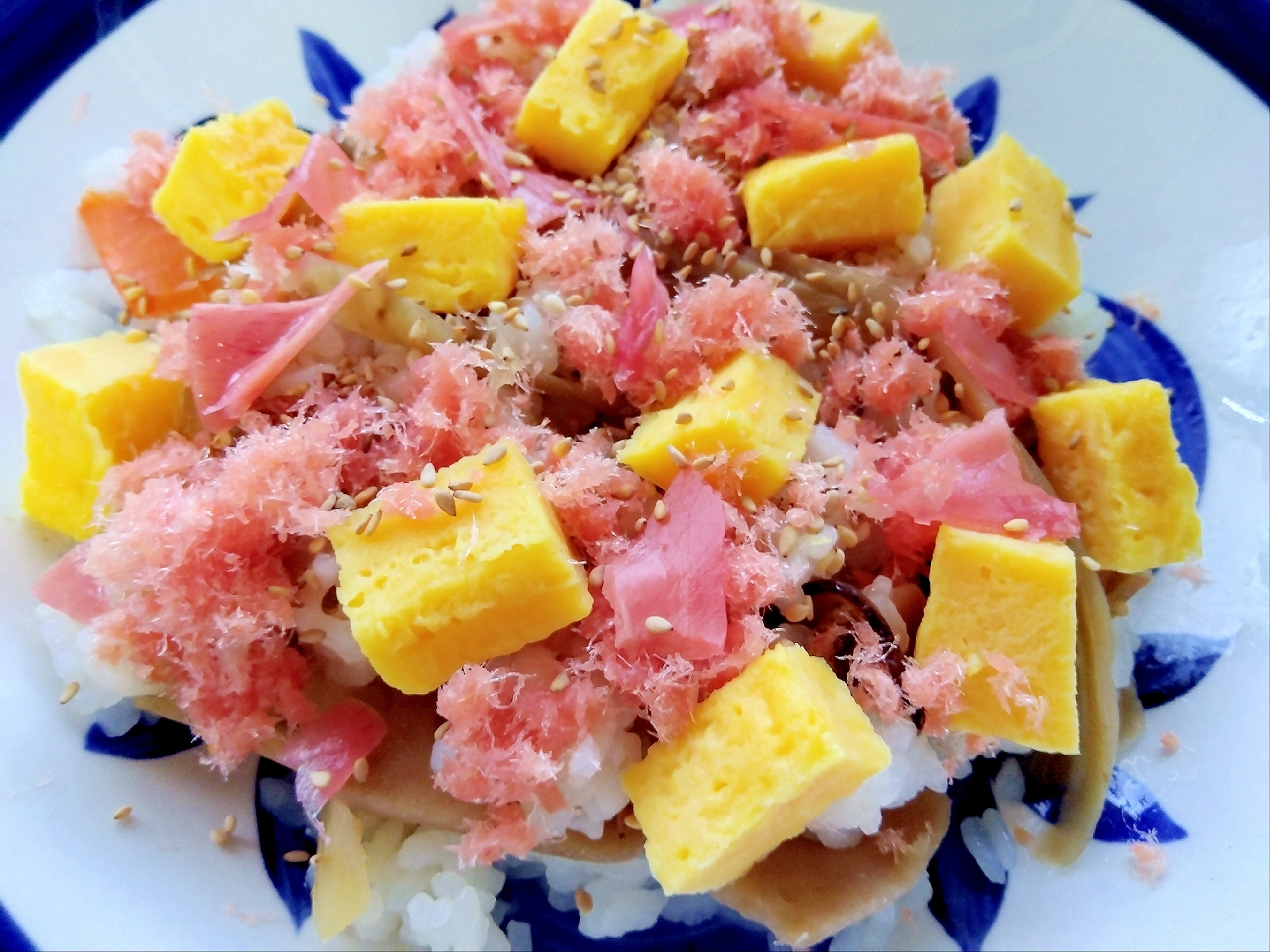 お花見に✿⁠桜でんぷ&玉子焼きの簡単ちらし寿司